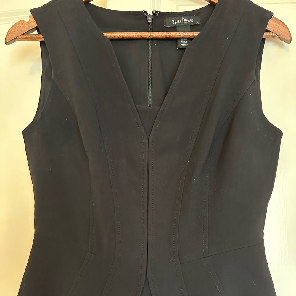 White House Black Market Sleeveless Top. Zipper back. Size 4